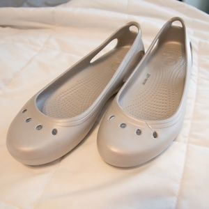 *Womens - Size 8 - Crocs flats*